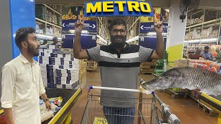 Metro shopping Mall Lahore  Biggest Store in Pakistan  Usman gabra gya ander ja ka [upl. by Yasibit]