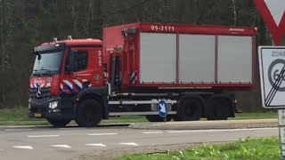 brandweer Ootmarsum en Oldenzaal met spoed onderweg naar dodelijk verkeersongeval in Tilligte [upl. by Elleinet]