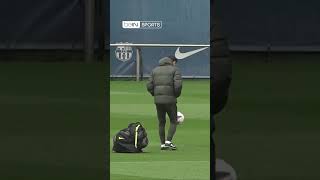 😅 Xavi séclate à lentrainement du FC Barcelone Shorts [upl. by Yevi]