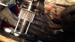 Removing a stubborn crankshaft gear on Camry 30 1MZFE engine [upl. by Eedyak]