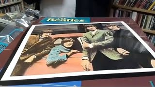 Coleccionista de The Beatles se desprende de catálogo de calendarios Algunos todavía están cerrados [upl. by Arza]