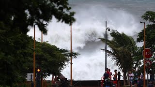 EN DIRECT  Loeil du cyclone Belal fond sur La Réunion en alerte maximale [upl. by Wolgast]