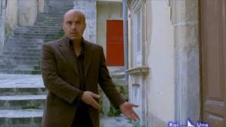 Il commissario Montalbano Escenas graciosas S07 E02 1  Le ali della Sfinge [upl. by Luz]