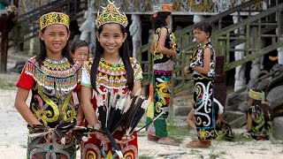 Dayaks y Bajaus Borneo  Malasia  Indonesia [upl. by Bubalo793]