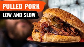 Broodje PULLED PORK van de BBQ Low and slow [upl. by Ling]