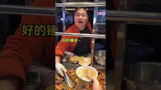 大杂烩泡面，地上跑的，水里游的全都有【吐司大锤】vlog 搞笑 food 挑战 夜市 泡面 [upl. by Petromilli]