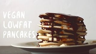 Bananen Schoko Pancakes  vegan lowfat einfach [upl. by Allenotna577]