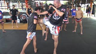 Dieselnoi ChorThanasukarn and Samart Payakaroon teach the straight knee strike [upl. by Ferretti]