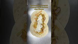 Qui a déjà réussi à plier un tacos comme ça  😌 chamastacos tutopliagetacos recette [upl. by Suilienroc]