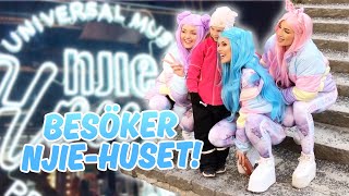 VI BESÖKER NJIEHUSET  Vlogg [upl. by Notnad]