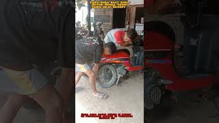 cara buka baut roda motor Genio beat vario Scoopy tips tutorials bengkelmotor [upl. by Gahl]