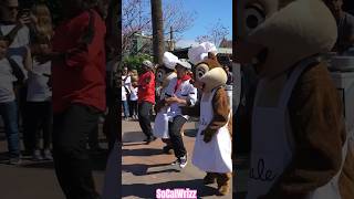 aaron zipadeedoodah chipndale disney socalwrizz jamminchefs castmembers dance fyp [upl. by Freeland]