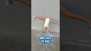 ¿Éxito o Fracaso 😲 Niña intenta el PINO 🤸‍♀️ en una pared 🧱 INCLINADA 🚧 ¡Mira 👀 [upl. by Campy]