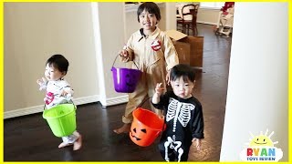 Ryan and twins goes Trick or Treating for Halloween with Candy Haul [upl. by Alger]