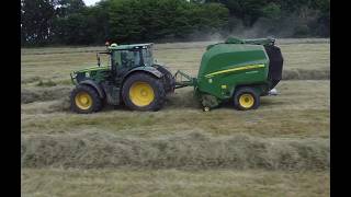 drone à la poursuite de la presse johndeere V461R dans la colline Foin 2024 avec les cigognes [upl. by Politi]