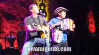 Carlos Vives con Juanes [upl. by Anawt]