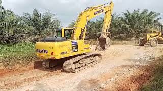 DUA ALAT BERAT LANGSUNG TURUN KE LAPANGAN EXSAVATOR DAN GLEDER ❗❗ TARIK MOBIL DUMP TRUK TERPURUK [upl. by Tija320]