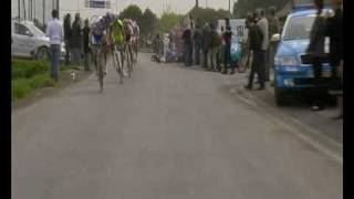 Motorsykkel meier ned tilskuere i ParisRoubaix [upl. by Etnaud]