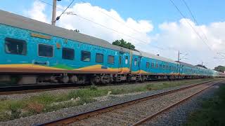 22920 Ahmedabad to Chennai Central HUMSAFAR Super Fast Express [upl. by Atnuahsal]