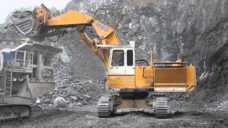 Demag H65 front shovel loading mobile crusher [upl. by Boni736]