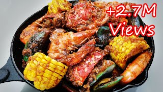 HOW TO COOK SEAFOOD BOIL WITH SPICY GARLIC BUTTER CAJUN SAUCE  MUST TRY RECIPE  SUPER EASY [upl. by Nariko]