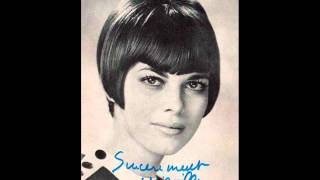 Mireille Mathieu  Je suis là  1966 [upl. by Moonier534]