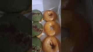 Makan donat rasa karamel mantap [upl. by Eerrehc261]