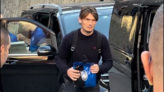 DE ROON fa un regalo a un tifoso del Napoli 🎁 Bel gesto dopo NapoliAtalanta 03 [upl. by Korey]