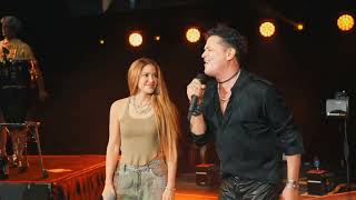 Shakira sorprende a Carlos vives en un concierto con la canción llévame en tu bicicleta 🚲🚲🚲 [upl. by Kipp]