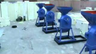 animal feed grain crusher for chicken foodAVI [upl. by Weatherley]