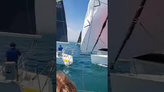 regate securite de navigation ce bateau qui mainoeuvre devant tout le monde règles de course [upl. by Bullard]