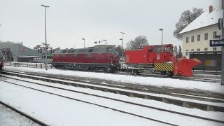 V 200 Br 221 124 mit Schneepflug und mit Makro in Buchloe [upl. by Noble253]