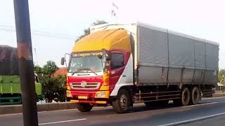 TRUK TRUK INDONESIA yang melintas di jalan raya Pantura pekalongan Jawa Tengah Indonesia [upl. by Aviva221]