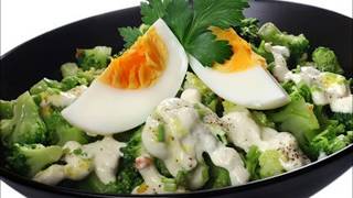 Recette  Salade de brocoli aux oeufs [upl. by Liahkim294]