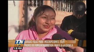 Padres de familia hacen largas filas para inscribir a sus hijos [upl. by Birmingham547]