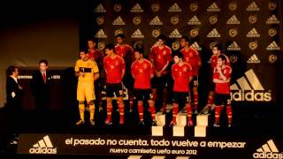 Iker Casillas durante la presentación de la camiseta de España para la Euro 2012 [upl. by Anya]