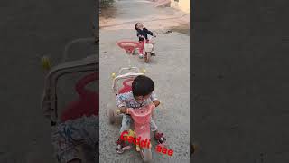 Avi ke gaddi aae cutebaby kids baby [upl. by Ocsirf]