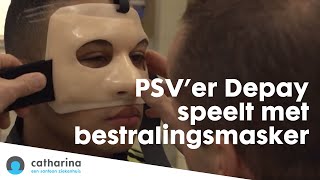 PSVer Depay speelt met bestralingsmasker Catharina Ziekenhuis [upl. by Amelia]