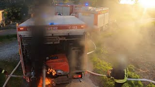 Feuerwehr brennt TS einer Werkfeuerwehr geht während einer Übung in Flammen auf [upl. by Retniw564]