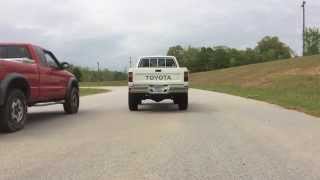 Chevrolet S10 ZR2 vs Toyota 4x4 Flowmaster 40 [upl. by Aleemaj428]