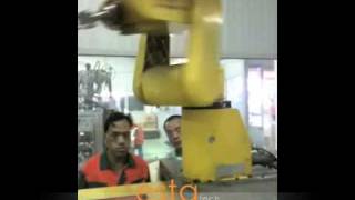 Fanuc a15B Injection Molding Machine with Fanuc LR Mate 100i Robot [upl. by Attekal]