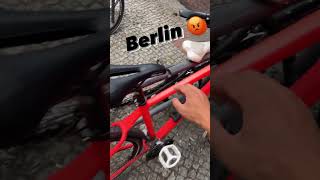 Berlin 😂 Fahrrad am besten direkt anschweißen😂 [upl. by Imaon2]