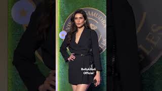 Karishma Tanna spotted🥰bollykiboliofficial bollywood karishmatanna actress model movie mumbai [upl. by Celestine706]