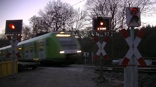 Spoorwegovergang Velbert D  Railroad crossing  Bahnübergang [upl. by Ylecara]