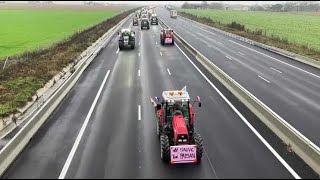 VIDEO A 10  les agriculteurs débutent leur opération escargot sur lA 10 au sud de Sorigny [upl. by Yleik92]