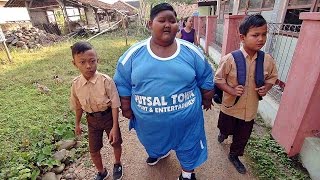 Worlds Fattest Boy Walks To School As Part Of New Regime [upl. by Xavler]