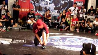 Freestyle Session Taiwan 2011國際名人邀請賽 BBOY Born VS BBOY Red [upl. by Asik286]