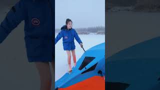 Así es como esta chica sobrevive en la nieve 😰 [upl. by Marchak]