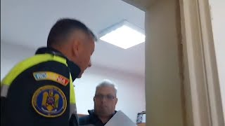 Soimii mari viteji ca să mă bată dar mint cu tupeu Primarul avea quotbadengardquot ii latrau pisicile [upl. by Eclud315]