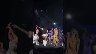 TINI y Emilia cantando quotla originalquot en el estadio Vélez [upl. by Staw]